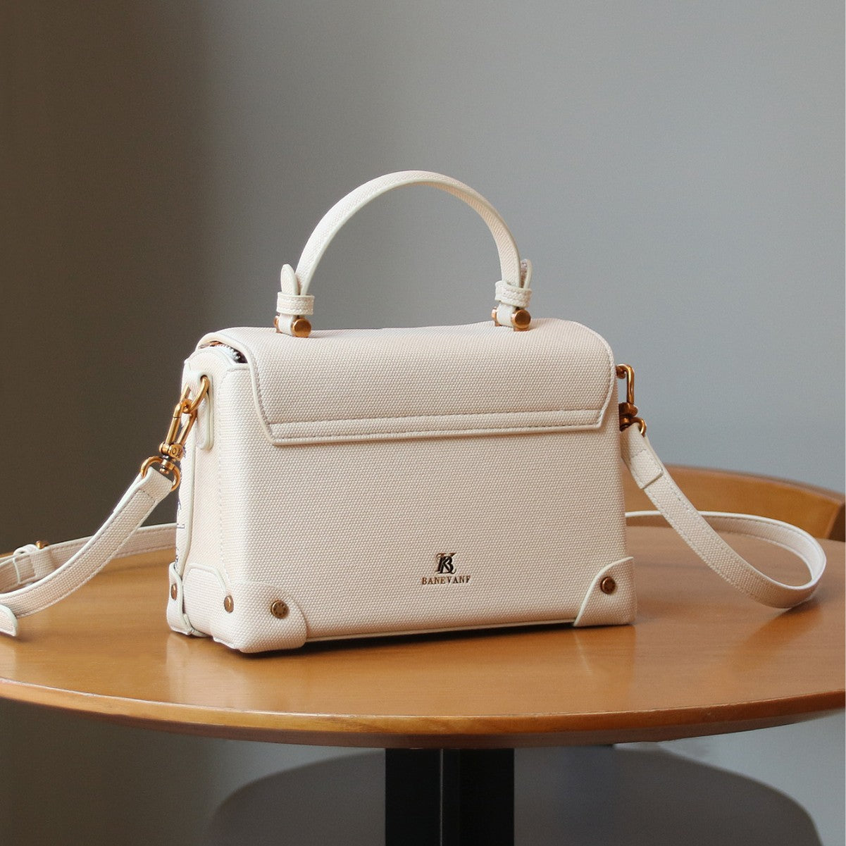 Light-luxury Intricately Embroidered Shoulder Bag