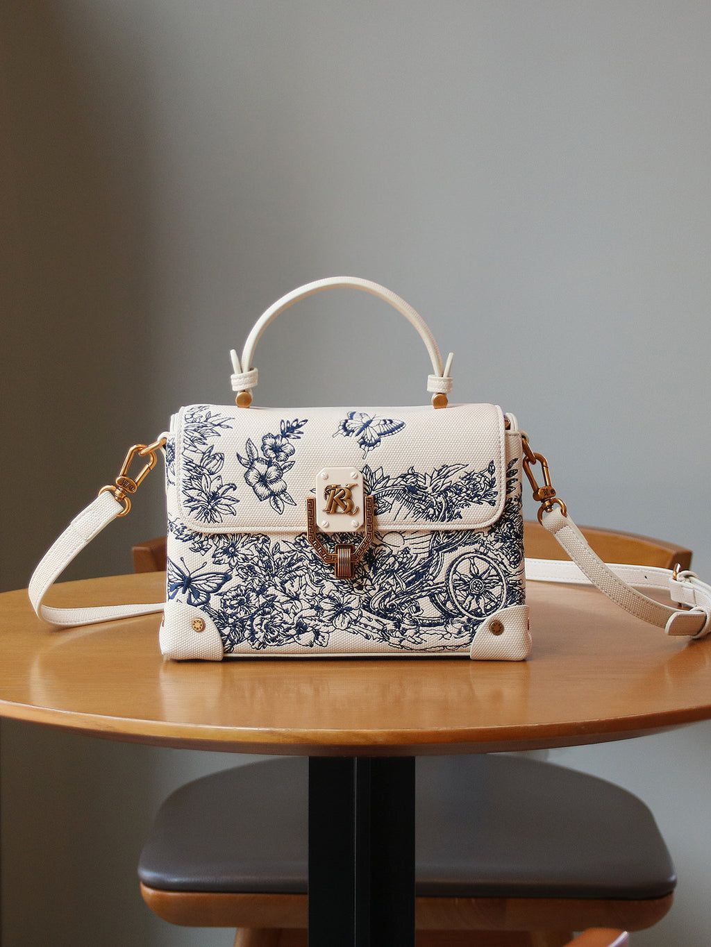 Light-luxury Intricately Embroidered Shoulder Bag