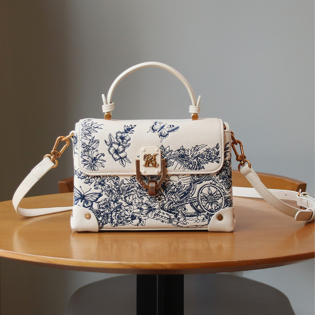 Light-luxury Intricately Embroidered Shoulder Bag