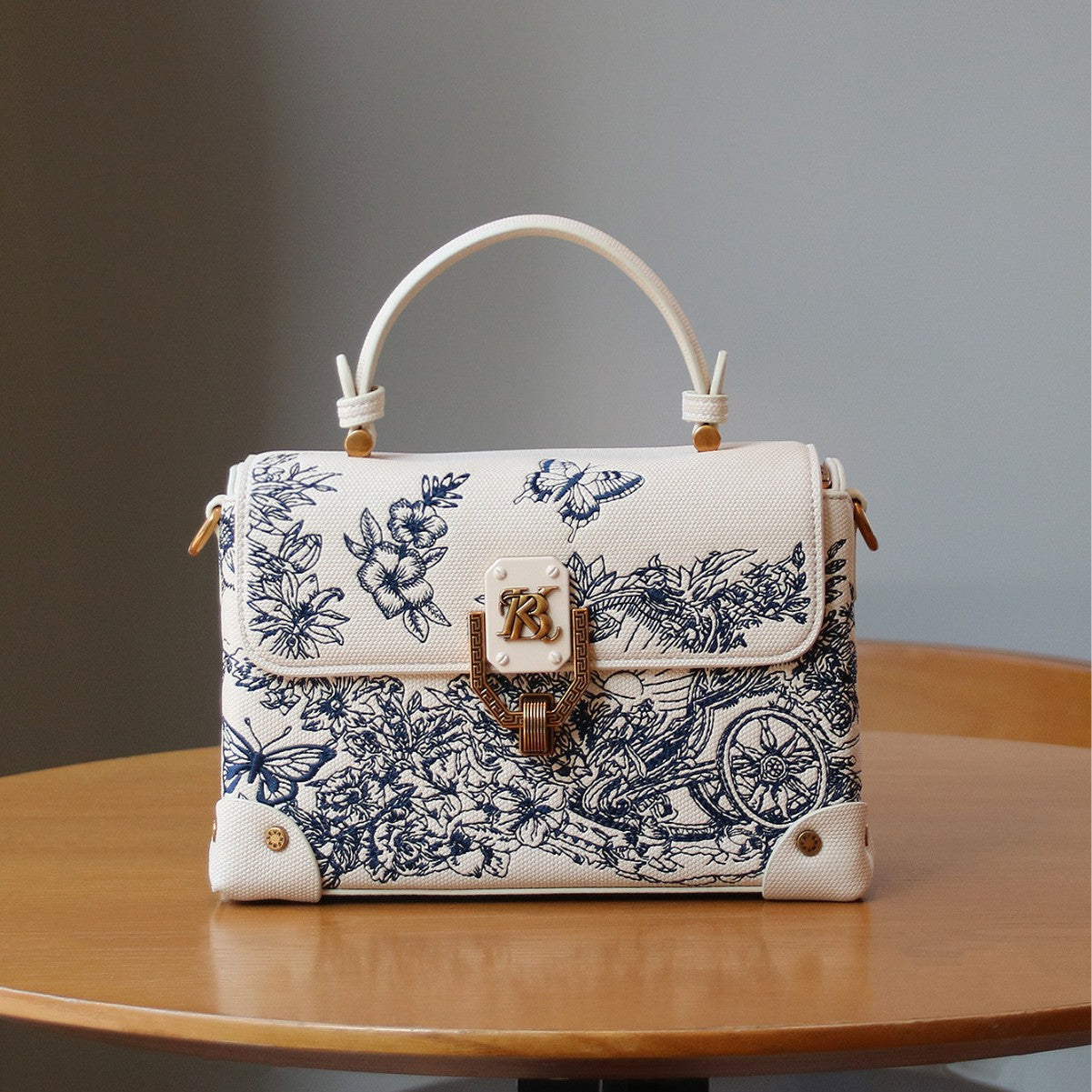 Light-luxury Intricately Embroidered Shoulder Bag