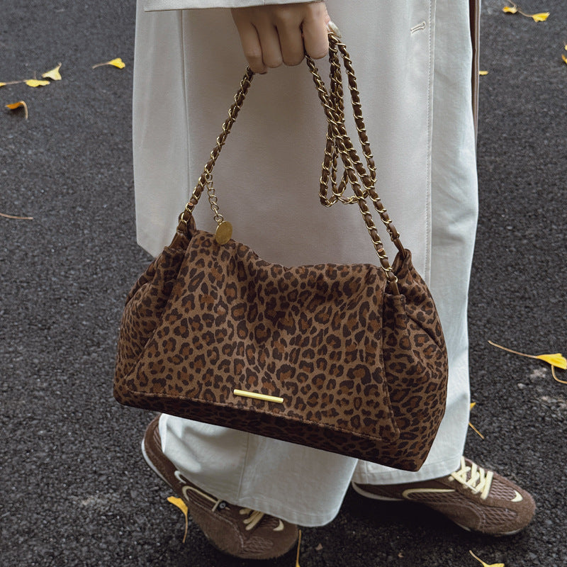 Sleek, Versatile Leopard-print Shoulder Bag